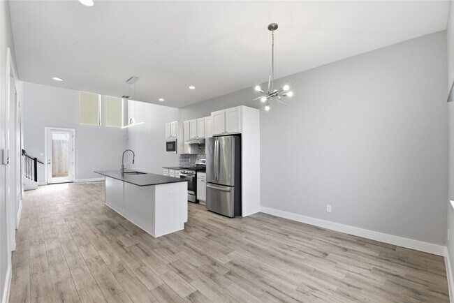 Building Photo - 1709 Cedrocanna Ln