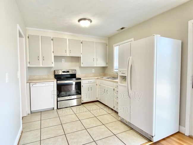 Building Photo - 617 Nottingham Dr