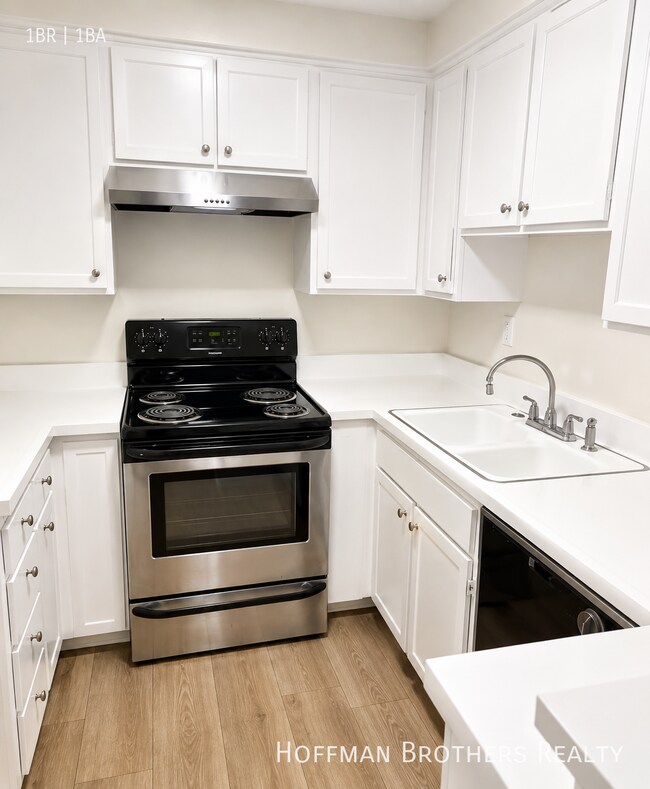 Building Photo - 1226 Larrabee St