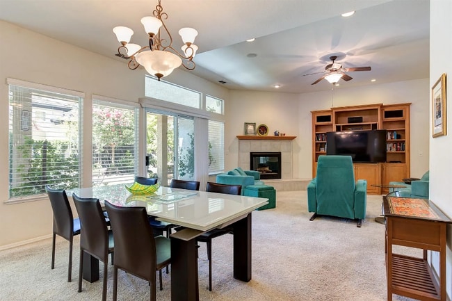 Building Photo - 872 E Green Acres Dr