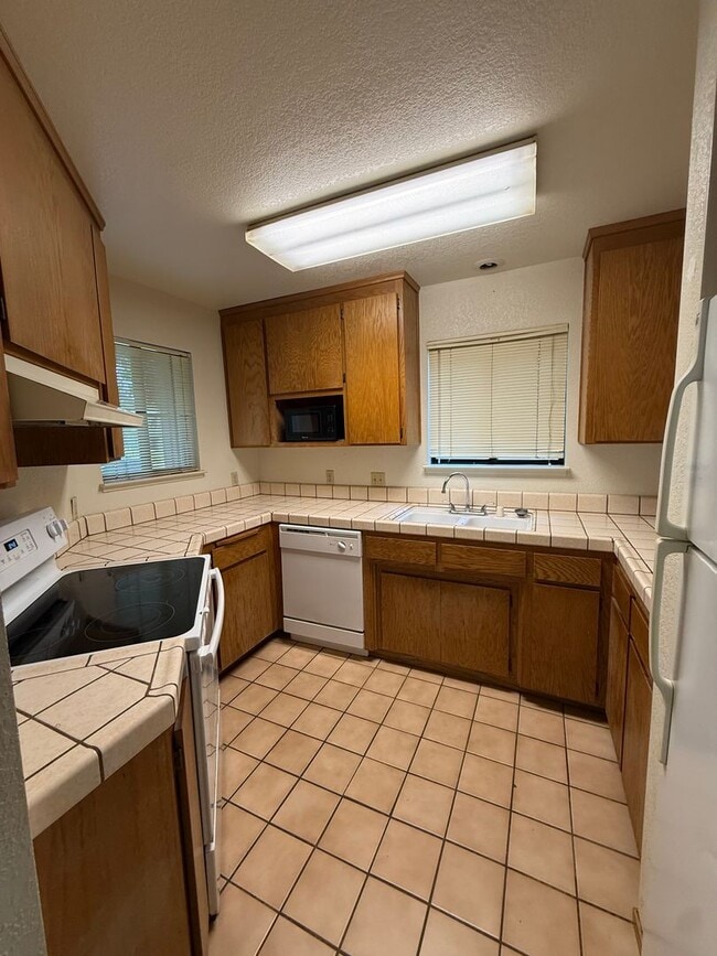 Building Photo - 870 Adams St