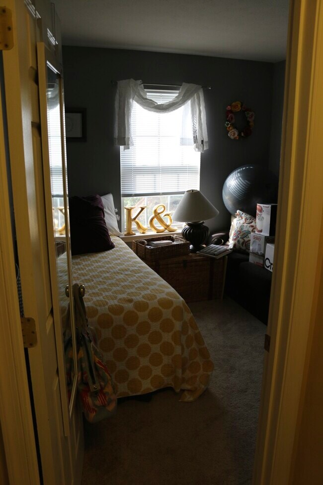 Building Photo - 3 Bedroom, 2.5 Bathroom Townhome, Harrison...