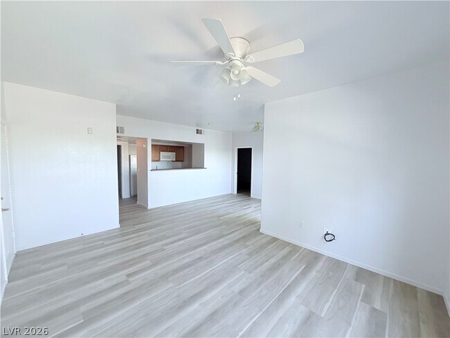 Foto del edificio - 7255 W Sunset Rd