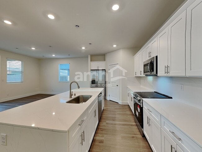 Building Photo - 10374 Bee Balm St