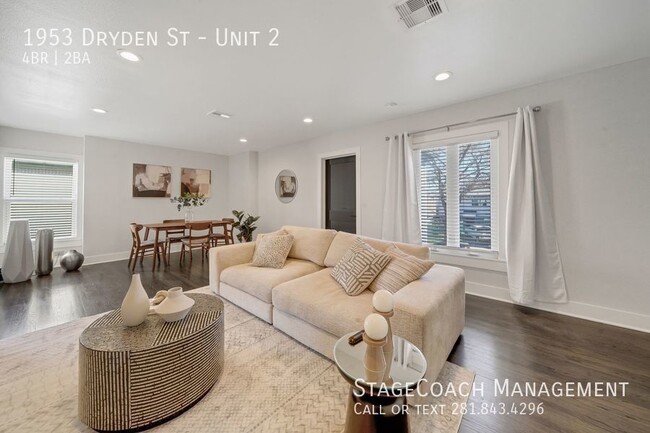 Building Photo - Stunning 4 Bed 2 Bath Walking Distance to ...