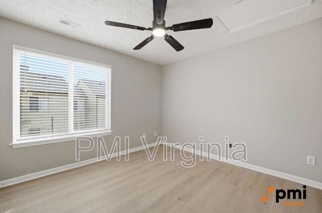 Foto del edificio - 340 Wells Ct