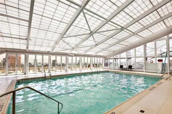 Foto del edificio - 322 W 57th St