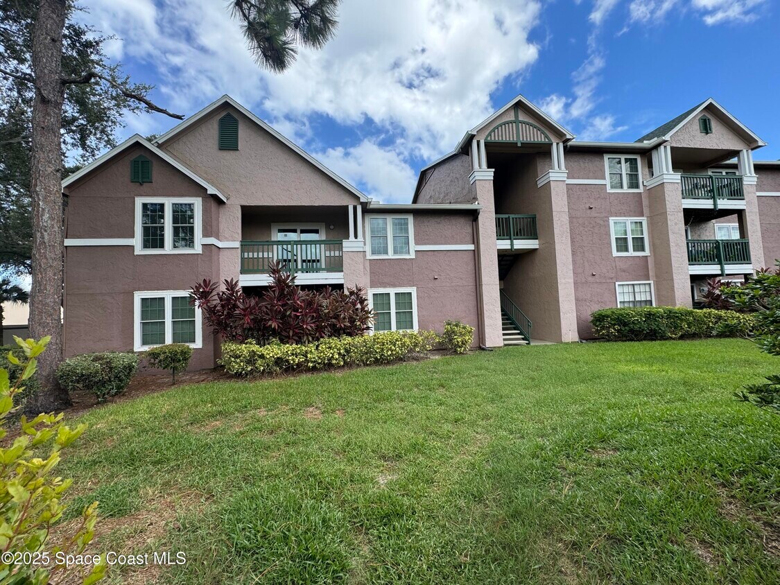 Foto principal - 7667 N Wickham Rd