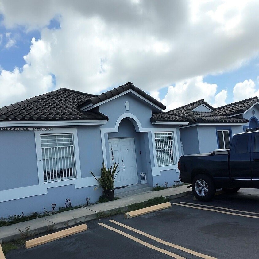 Foto principal - 9149 NW 119th Ter