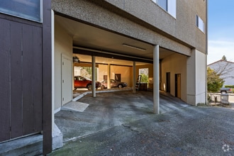 Building Photo - 3209 Hoyt Ave