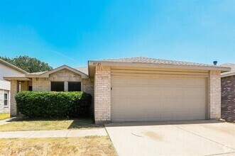 Building Photo - 8725 Hunters Trail