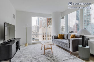 Building Photo - 450 W 42nd St