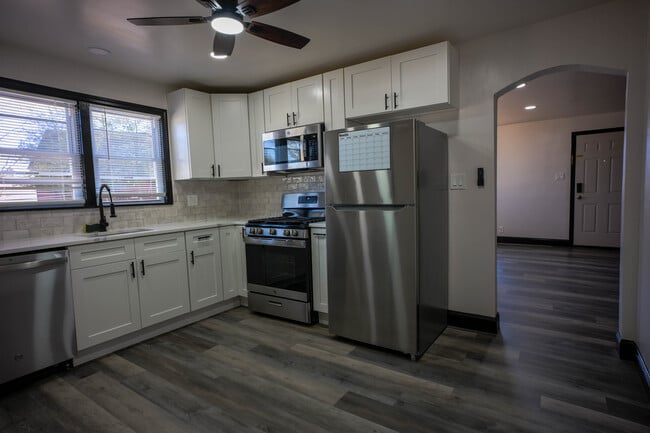 Foto del edificio - 111 E Garwood Ave