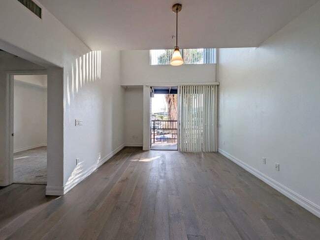 Foto del edificio - 629 Traction Ave