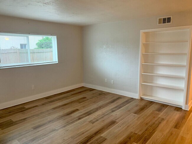 Foto del edificio - 2 br, 2 bath House - 5900 22ND AVE N UNIT 1