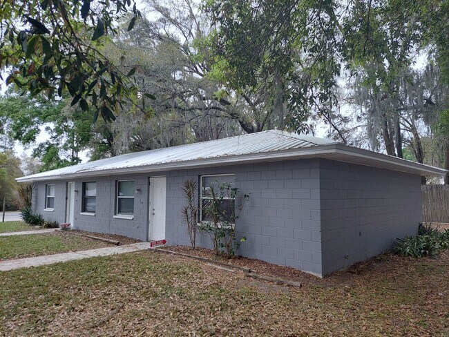 Building Photo - Coming Soon! 2 Bedroom, 1 Bathroom Duplex ...