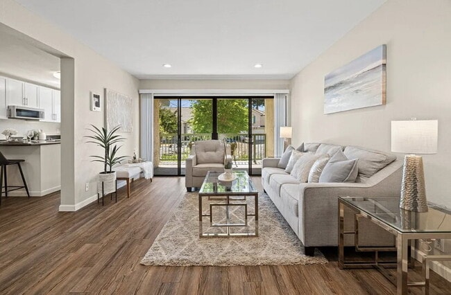 Building Photo - Norfolk Pine luxury floors, designer paint...