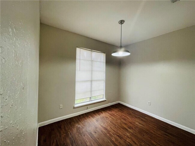 Building Photo - 3601 Crestbrook Ct