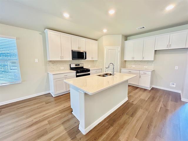 Building Photo - 2117 Gustavus Dr