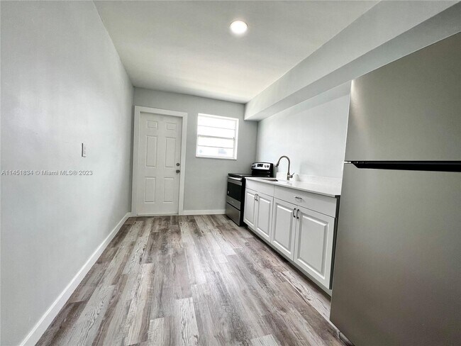 Foto del edificio - 829 NW 10th St