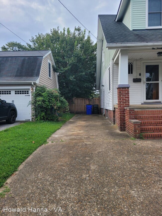Building Photo - 3 br, 1.5 bath House - 127 E. 39th Street