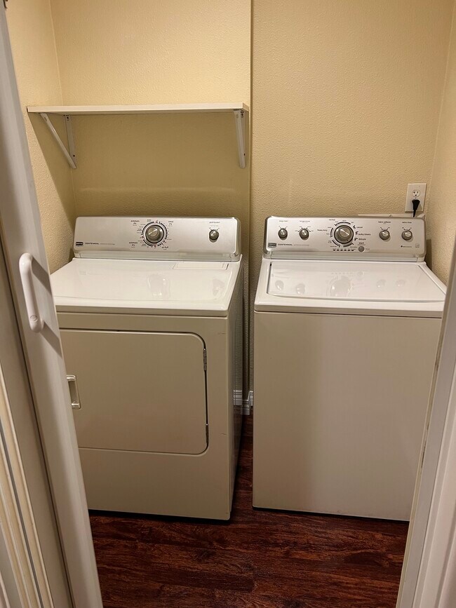 Foto del edificio - 3024 E Carey Ave