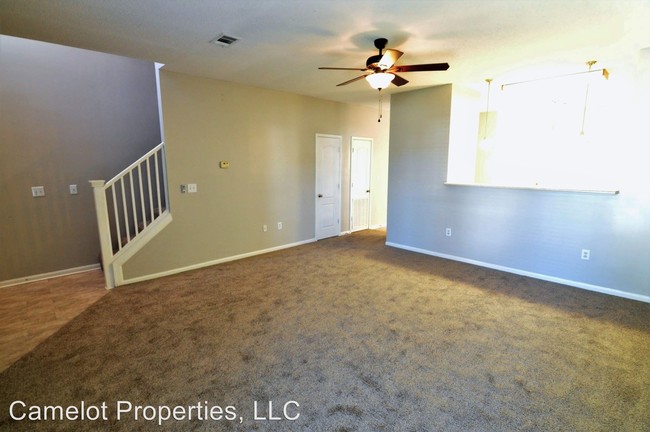 Building Photo - 140-144 Pine Meadows Cir