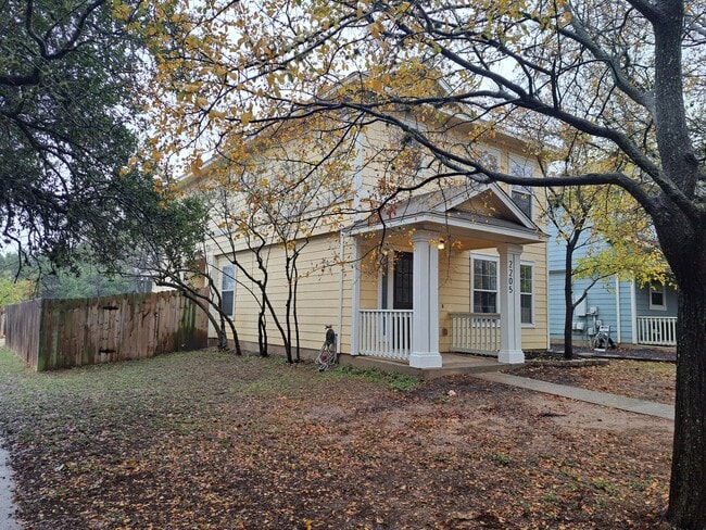 Foto del edificio - 2205 Melissa Oaks Ln