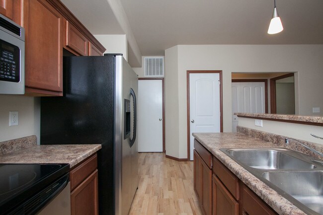 Kitchen - 1820 W Benton St