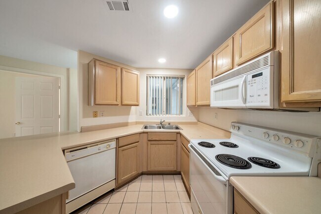 Building Photo - DEPOSIT FREE PROGRAM!! 2 bed/2 bath PV Con...