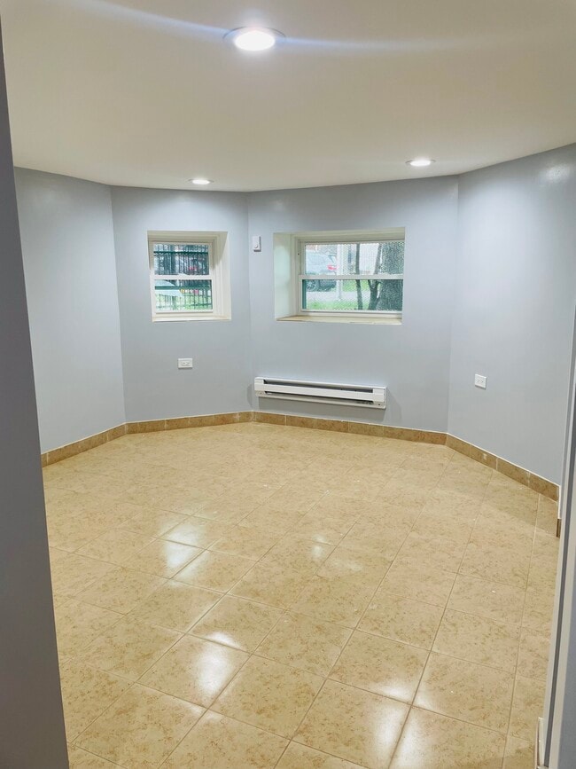 Foto del edificio - 1229 N Mason Ave