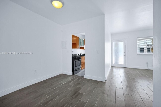 Building Photo - 320 85th St