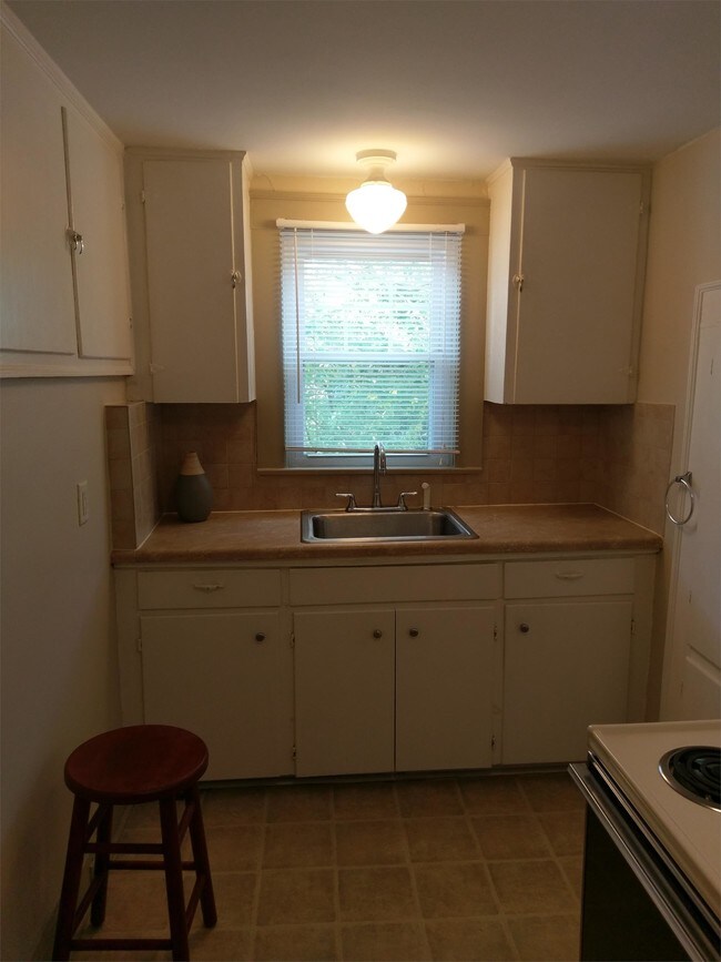 Building Photo - 1407 Clover St