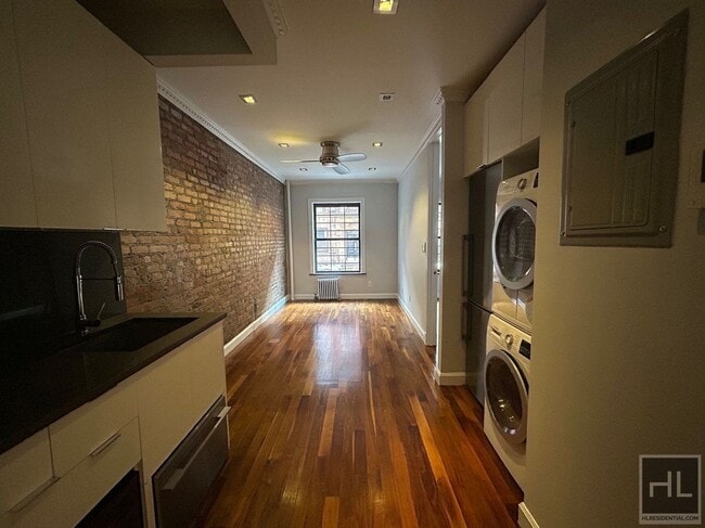 Building Photo - East 11th Street