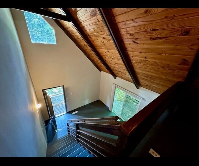 Foto del edificio - 407 Lindsay Rd