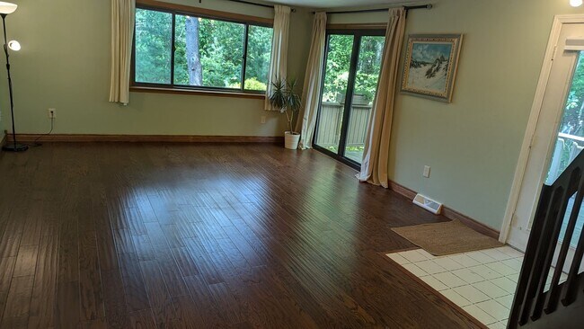 Building Photo - ***Please Respond Directly to the Online L...