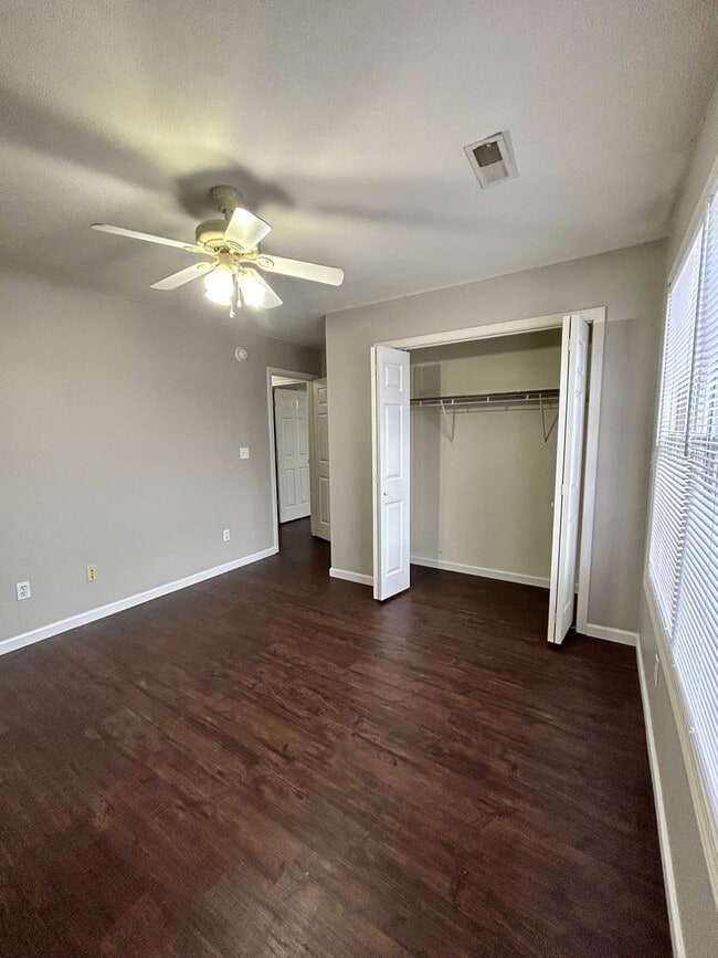 Building Photo - Southside Townhouse