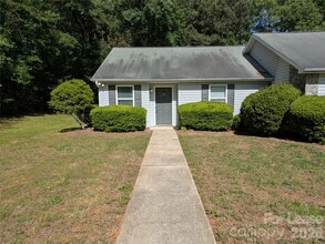 Building Photo - 111 Birdie Ct