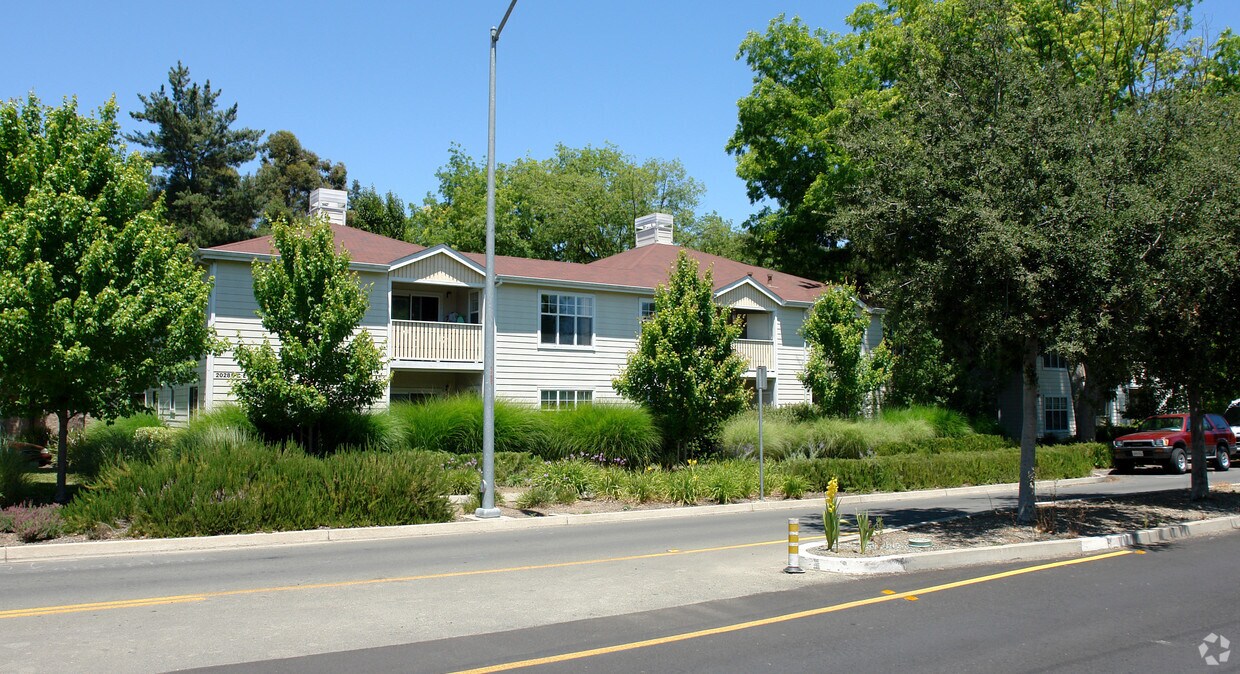 Foto del edificio - Pecan Court Apartments