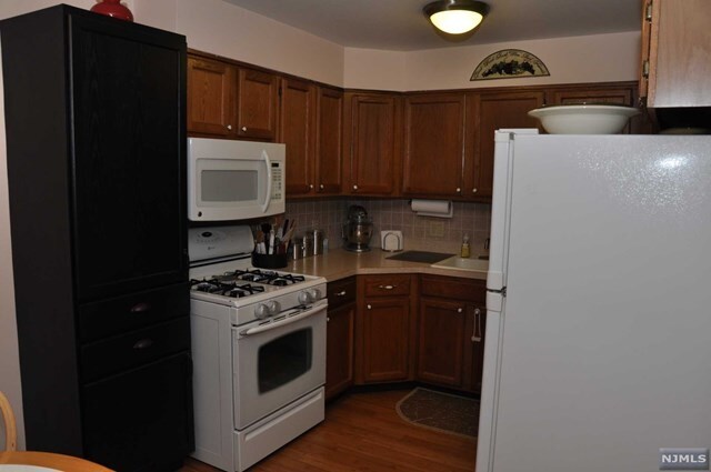 Building Photo - 410 Paterson Ave