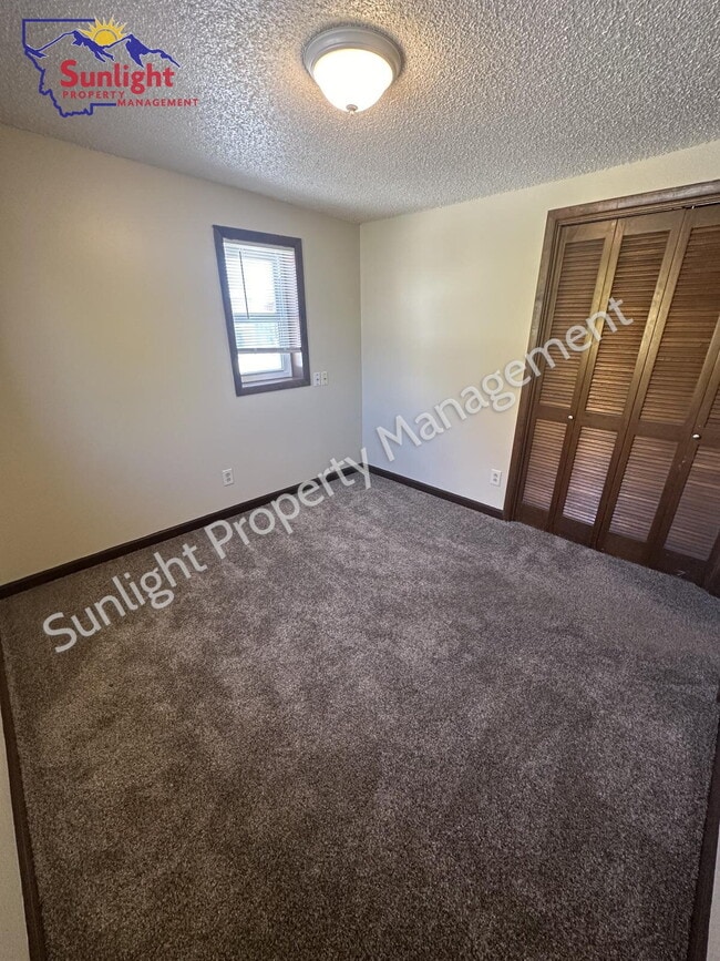 Foto del edificio - 302 E 1st St