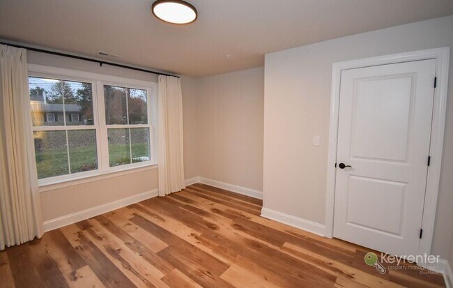 Building Photo - 320 Schadle Rd