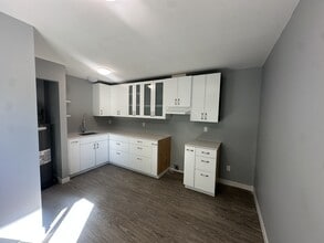Building Photo - 3030 McGill Crescent