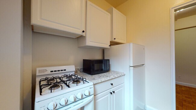 Foto del edificio - Foggy Bottom Efficiency W/Roofdeck & Garde...