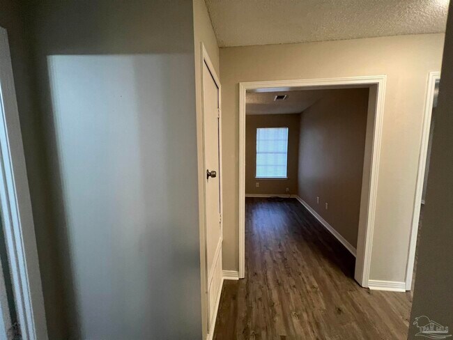 Foto del edificio - 1350 Fairchild St