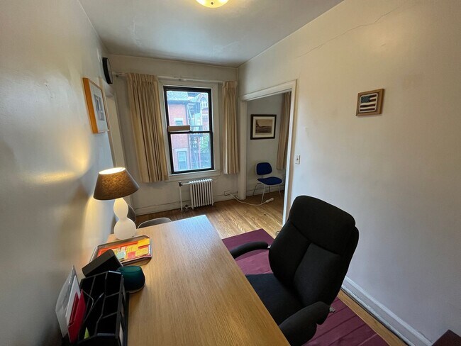 Foto del edificio - Fully Furnished 1 Bedroom, 1 Bathroom Cond...