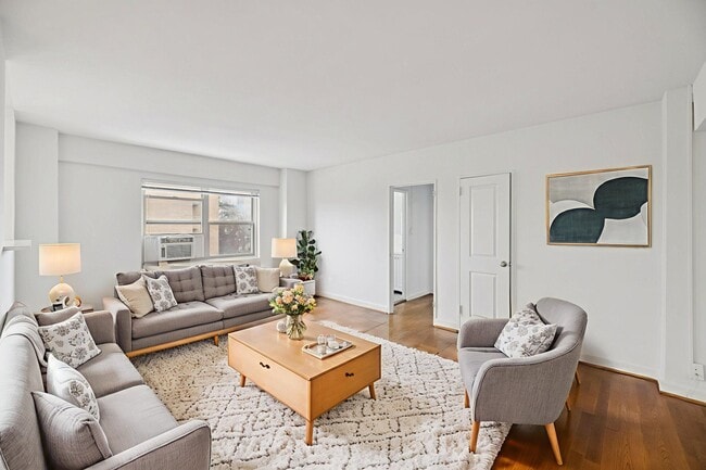 Building Photo - Skyline Towers