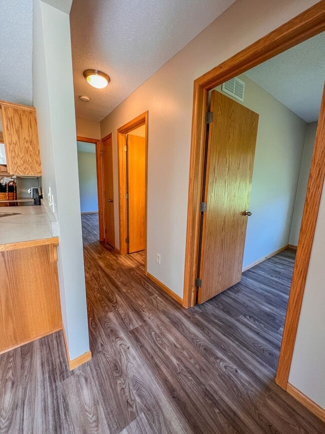 Building Photo - 2 Bedroom, 1.5 Bath Town Home