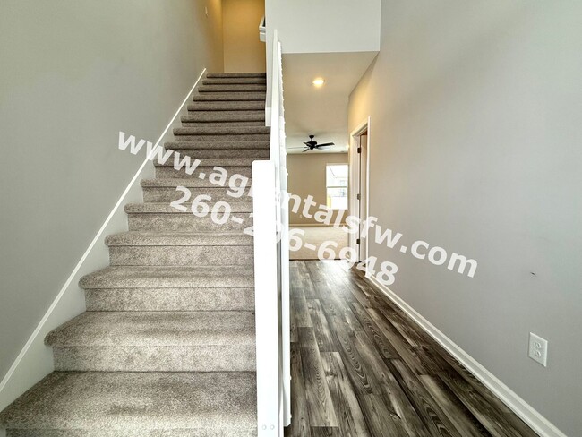 Building Photo - 3 Bedroom Residence