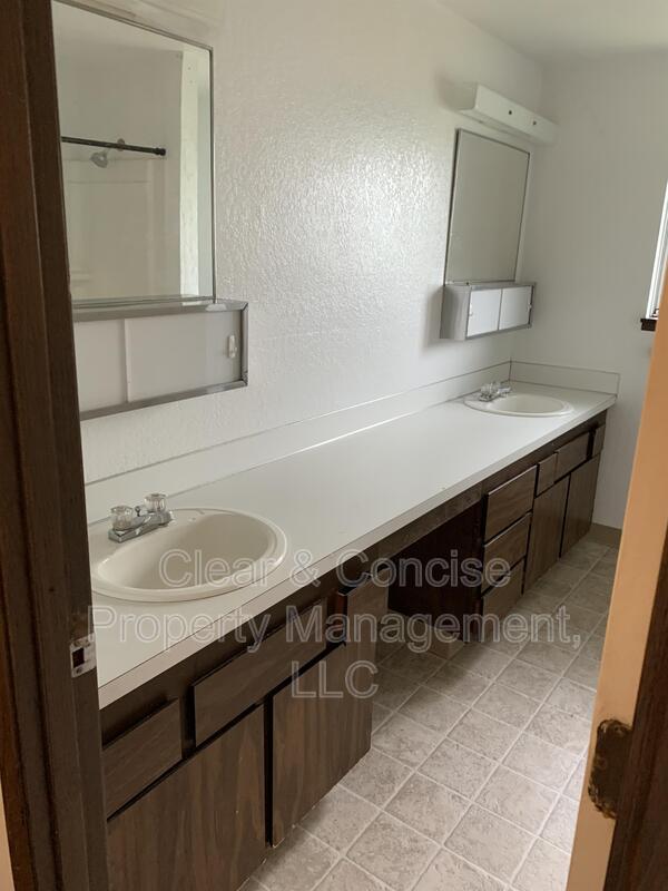 Building Photo - 2704 I Street #B